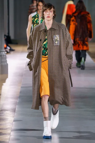 Look 4